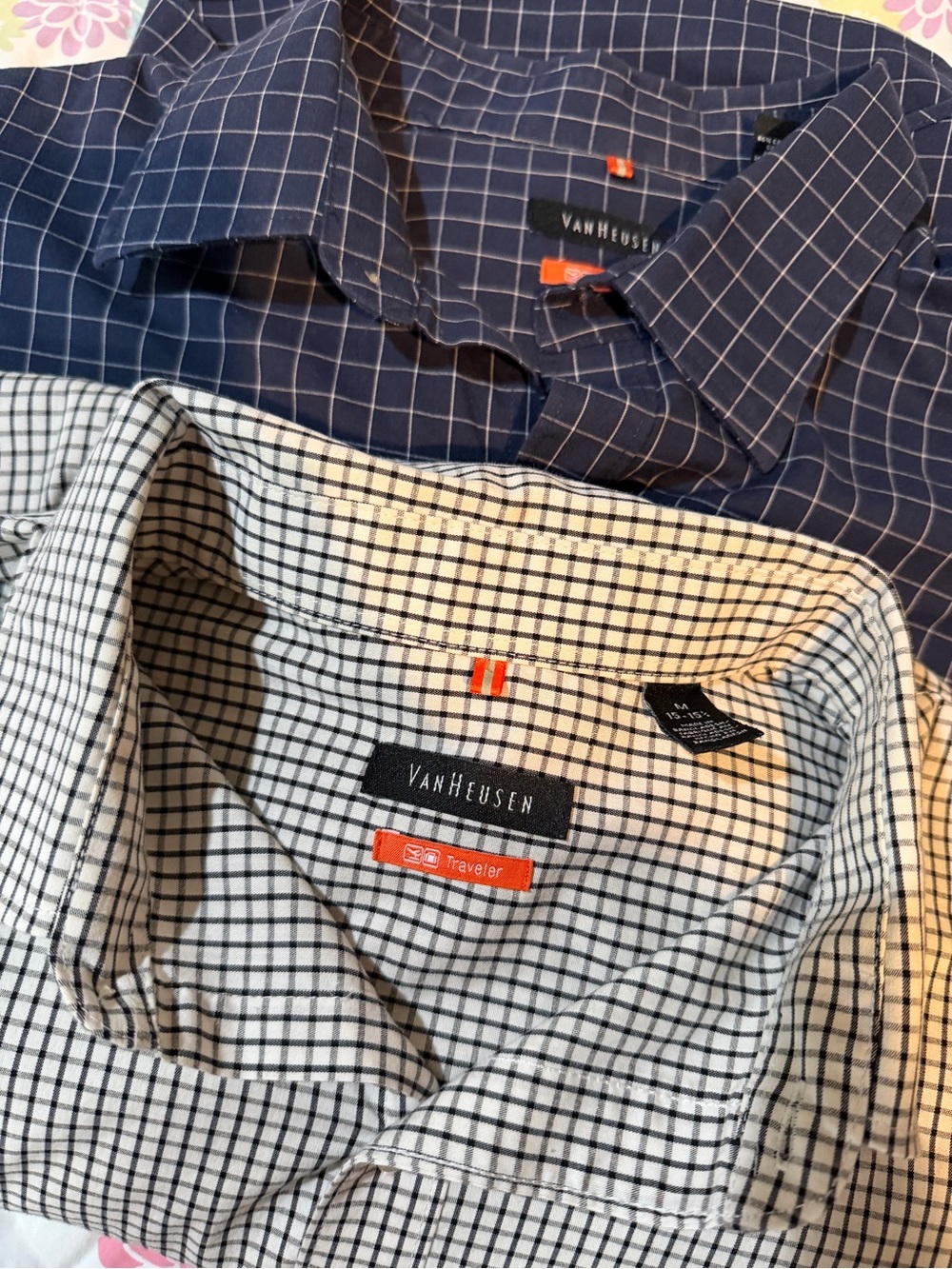 Lot of 2 Van Heusen "Traveler" Long Sleeve Button-Down Shirts 
Size:M